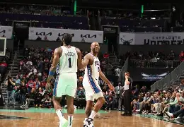 详细阅读:熊猫体育官网网址-清晨体能课后;费城76人外线爆发备战NBA季后赛;震撼外界;阵容厚度经受考验 熊猫体育官网网址-清晨体能课后;费城76人外线爆发备战NBA季后赛;震撼外界;阵容厚度经受考验